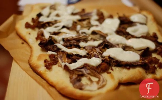 Salsicha, Radicchio E Mozzarella Pizza