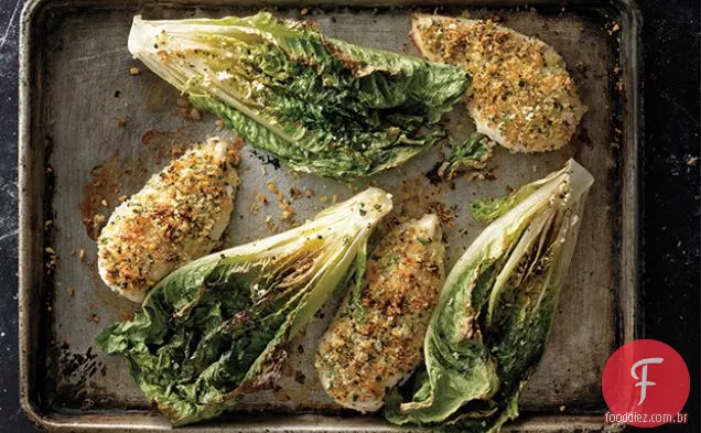 Frango Parmesão com César assado Romaine