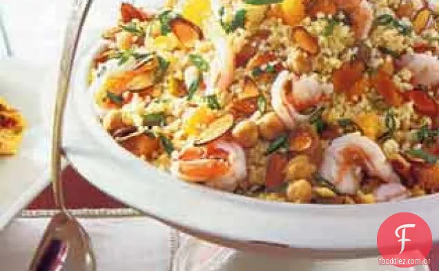 Salada de cuscuz e camarão com tangerinas e amêndoas