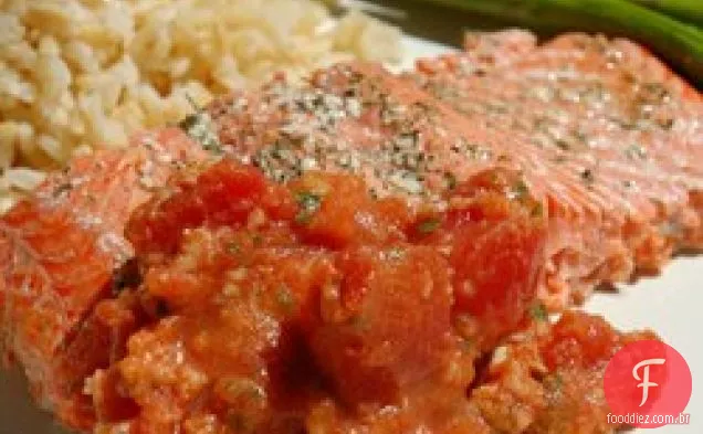 Salmão com tomate
