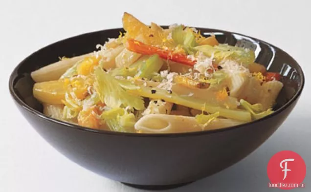 Penne com limão e vegetais de raiz