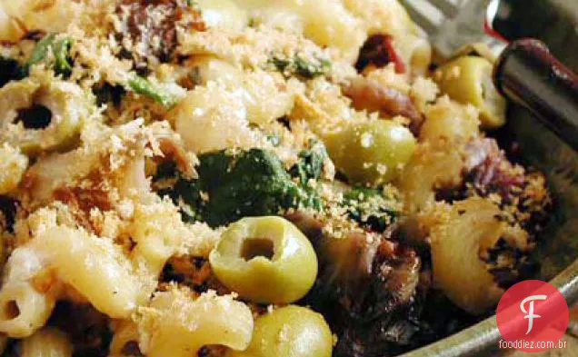 Massas e verduras com azeitonas e queijo Feta