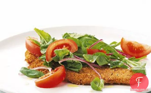 Costeletas de vitela com rúcula e salada de tomate