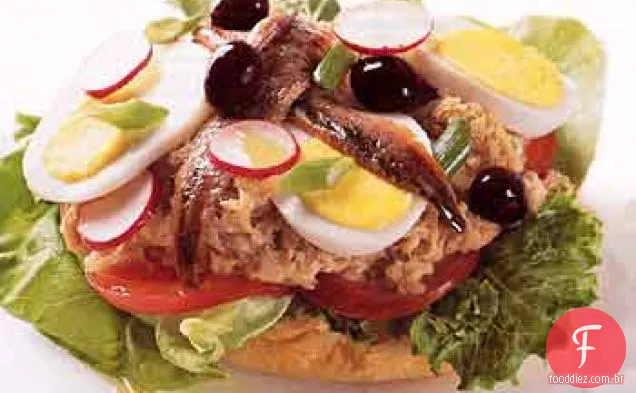 Sanduíche De Atum Niçoise (Pan Bagnat)