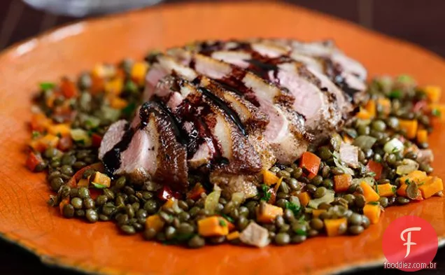 Peito de pato de cinco especiarias com Jus balsâmico