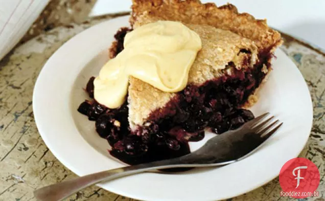 Torta de mirtilo com crosta de fubá e creme de limão