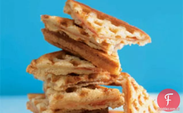 Sanduíches de presunto e queijo Waffled