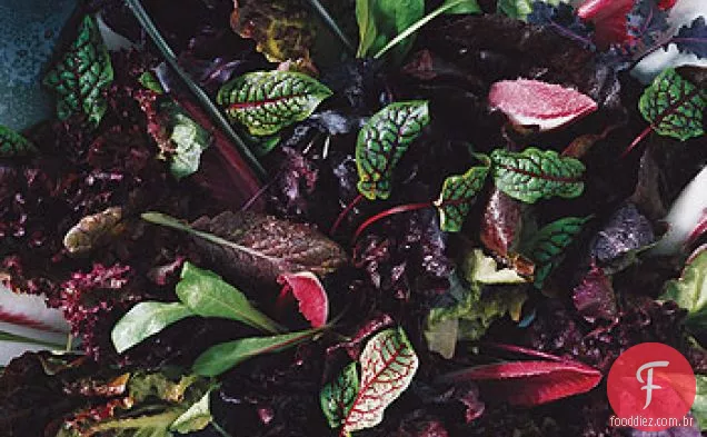 Salada vermelha com vinagrete de champanhe