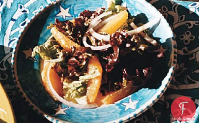 Salada de folhas vermelhas com laranjas