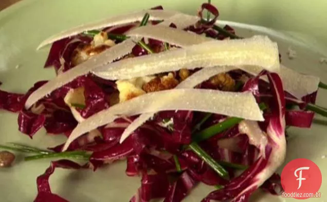 Salada de couve-flor assada com Radicchio, Pecorino e alcaparras fritas