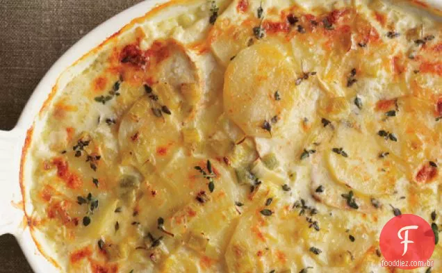 Batata e aipo gratinado com alho-poró