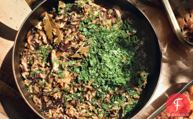 Arroz selvagem e recheio de cogumelos