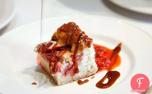 Bolo Pazzo de morango com creme Herbed Fraîche