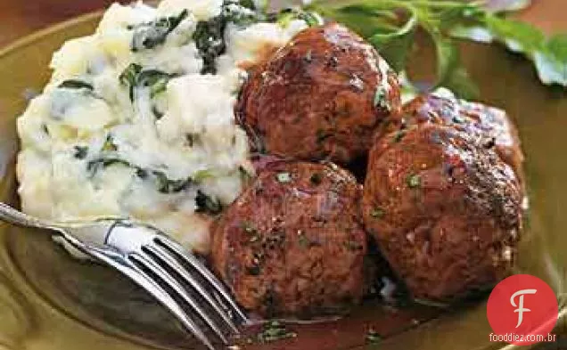 Almôndegas refogadas em molho de Vinho Tinto