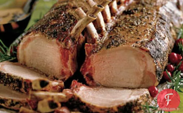 Cremalheira dobro assada da carne de porco com molho da bandeja do cogumelo de Morel