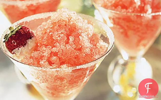 Grapefruit rosa, morango e champanhe Granita com morangos açucarados