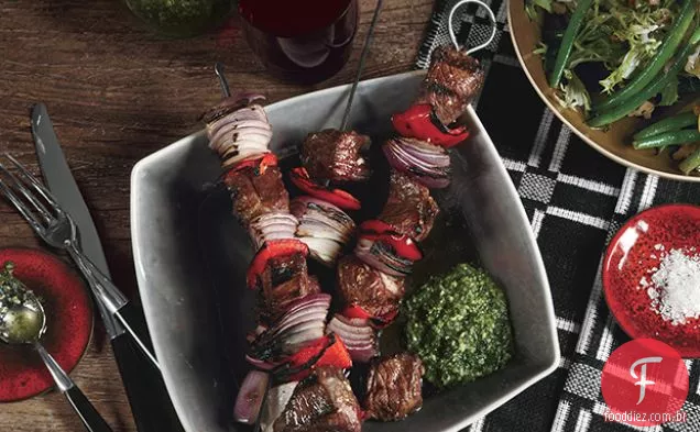 Kebabs de cordeiro com Pesto De Hortelã