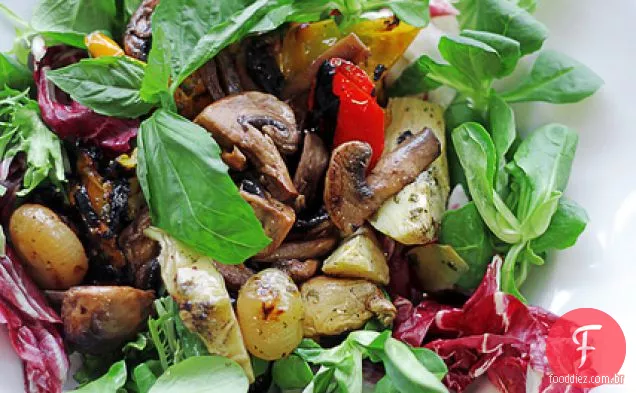 Legumes Assados, Cogumelos E Folhas Misturadas