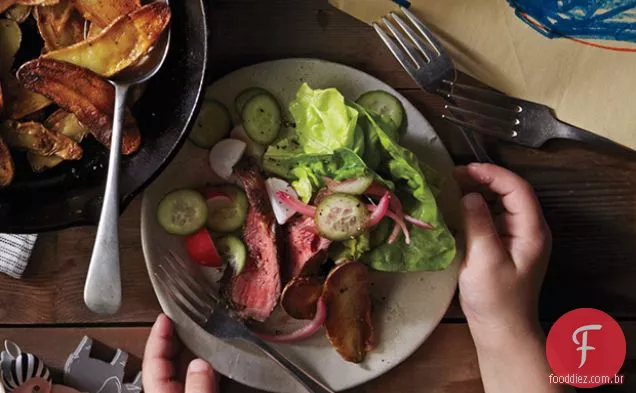 Salada de bife com molho de rábano