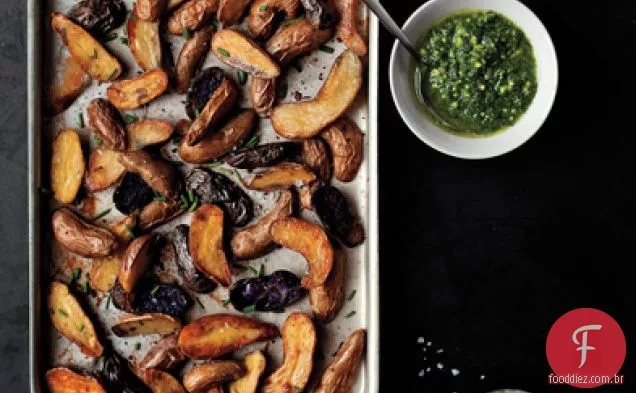 Batatas fritas torradas com pesto de Cebolinha