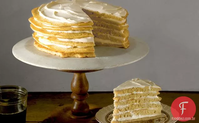 Bolo de panqueca com cobertura de Creme De Bordo