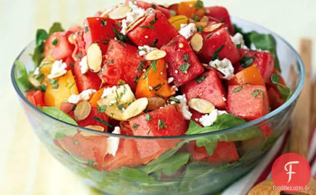 Tomate-Salada de melancia com queijo Feta e amêndoas torradas