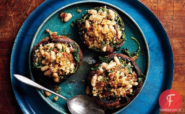 Cogumelos Portobello com feijão branco e Prosciutto