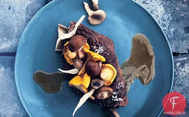 Carne e cogumelos selvagens