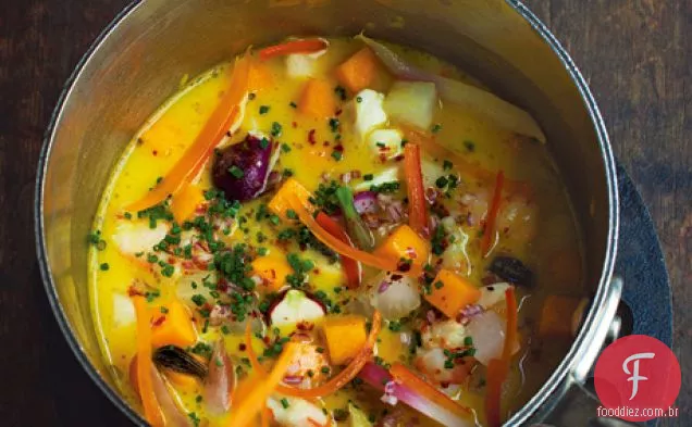 Sopa de frutos do mar com abóbora