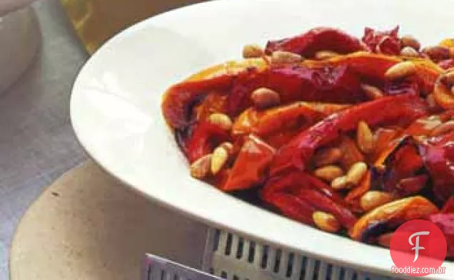 Salada de pimentão assado com pinhões