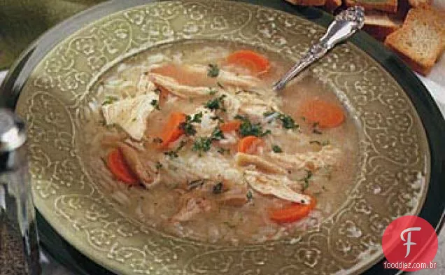 Sopa de frango e arroz saudável da mãe