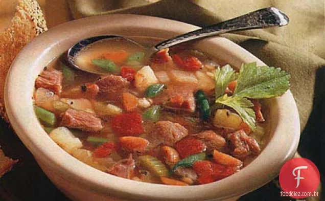 Presunto defumado, cevada e sopa de legumes