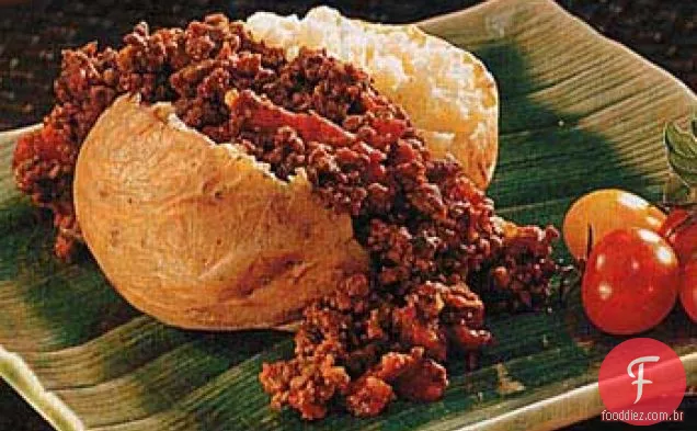 Batatas assadas com pimenta de carne temperada