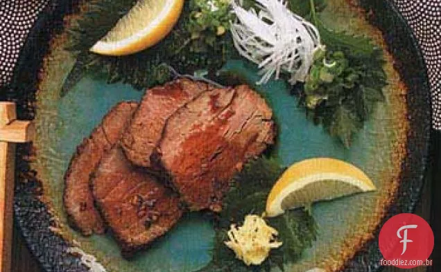 Tataki de carne de gengibre com molho de soja e limão