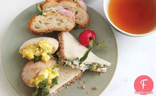 Salada de ovo com curry em Mini Pitas