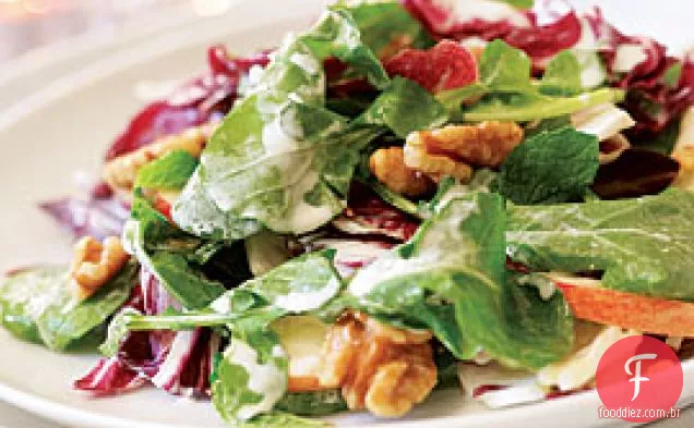 Salada De Rúcula, Hortelã E Maçã Com Nozes E Molho De Leitelho