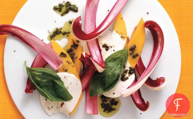 Manga-Radicchio Caprese com vinagrete de manjericão