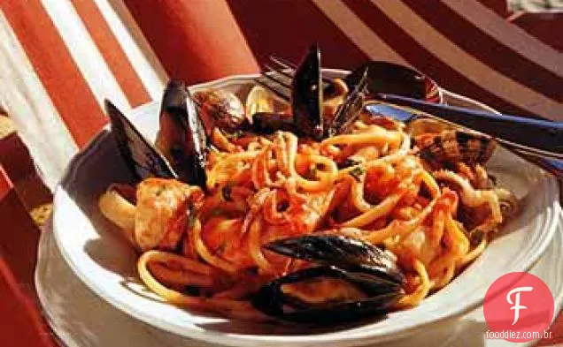 Linguine com molho de marisco