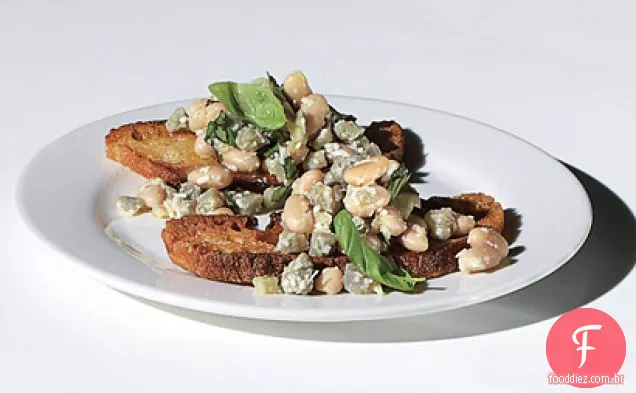 Alcachofra fresca e Crostini de Feijão Branco