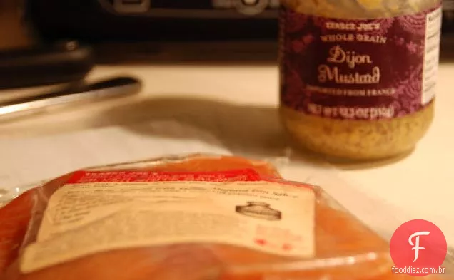 Salmão Com Molho De Mostarda De Mel