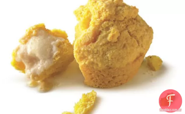 Muffins de pão de milho com manteiga de bordo