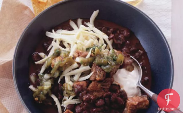 Pimentão de feijão preto com carne de porco crocante e Salsa Poblano
