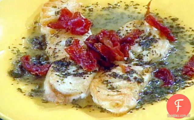 Alabote assado na frigideira com Prosciutto, limão, vinho branco e alcaparras