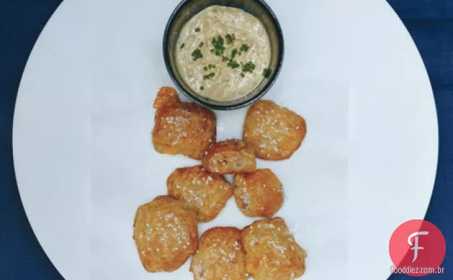 Presunto do país e Cheddar Pretzel mordidas com mostarda Jalapeño