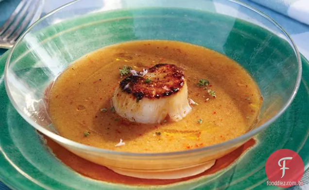 Gaspacho de frutas de caroço com vieiras