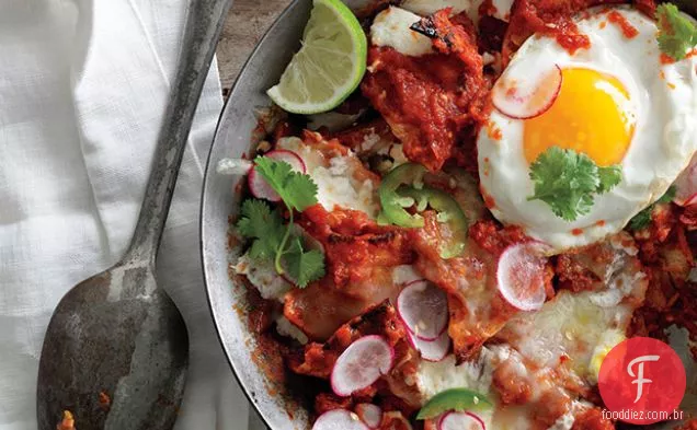 Chilaquiles com ovos fritos