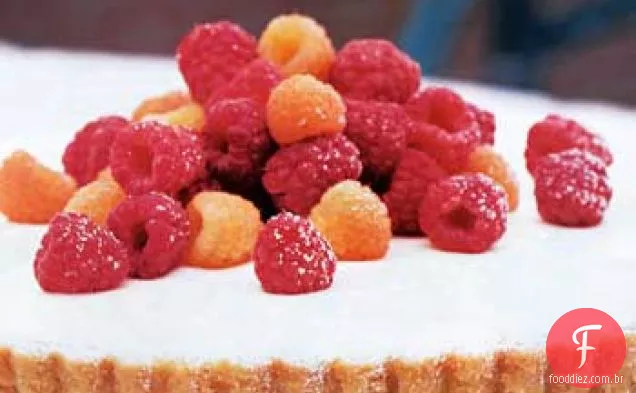 Torta de creme de gengibre com framboesas