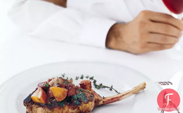 Costeleta de vitela grelhada de Cizma com Tasso, Foie Gras e azeda