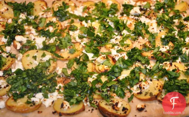 Pizza De Batata Assada Com Queijo De Cabra, Ervas Da Primavera E Urfa Biber