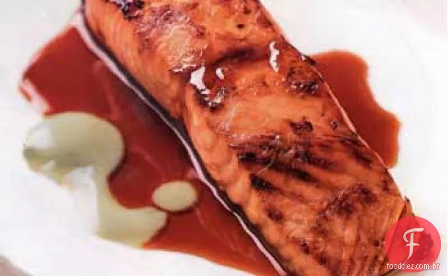 Salmão com soja-mel e molhos de Wasabi